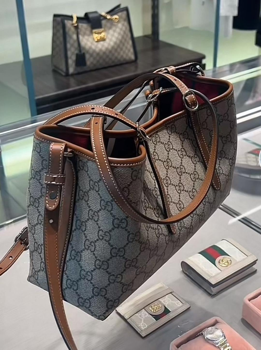 Gucci GG Emblem tote