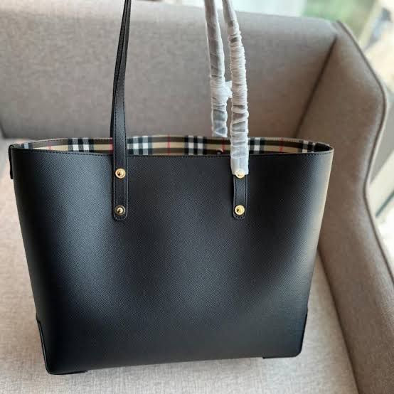 *BURBERRY* Leather