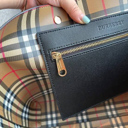 *BURBERRY* Leather