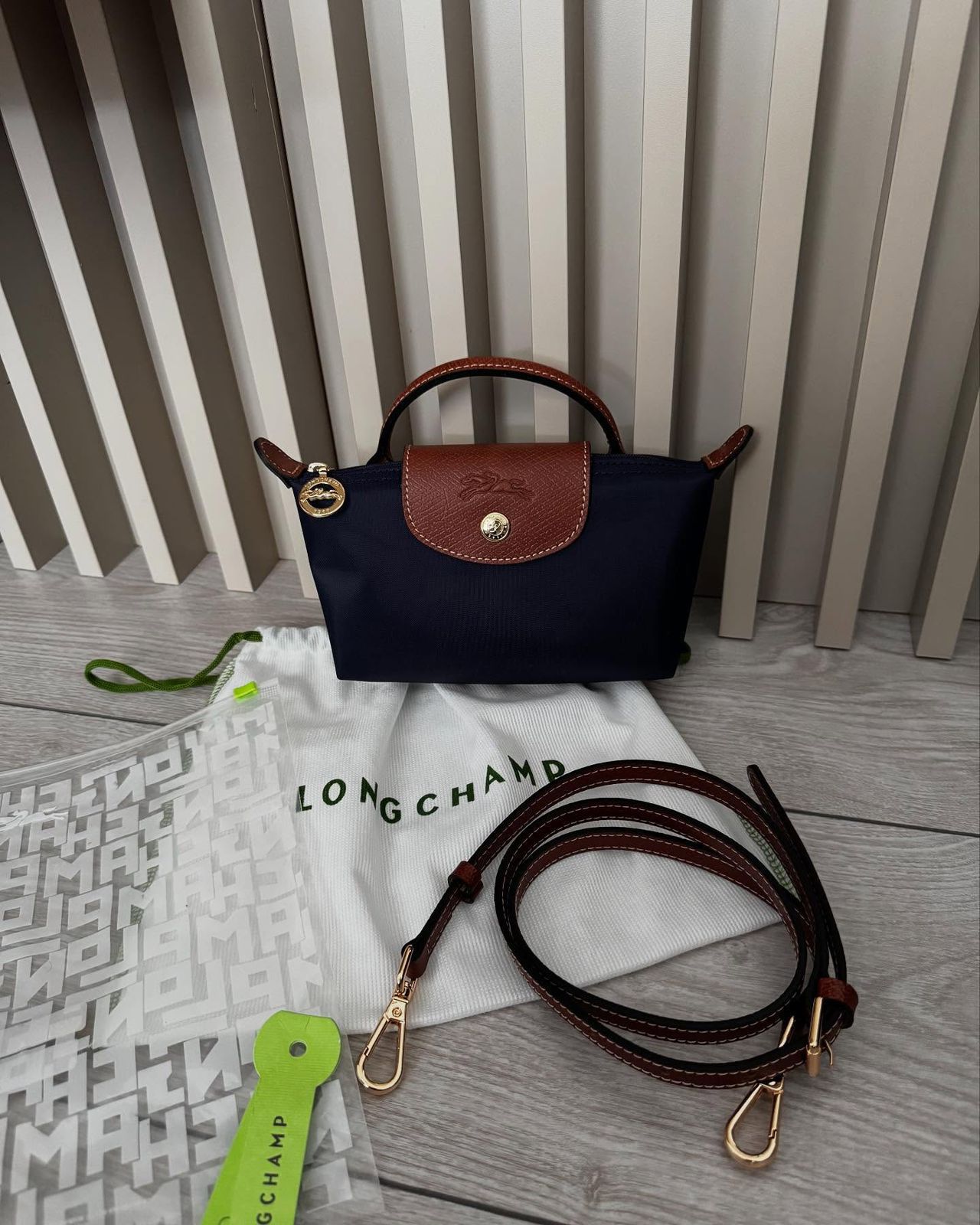 LONG CHAMP
LE PLIAGE POUCH WITH HANDLE