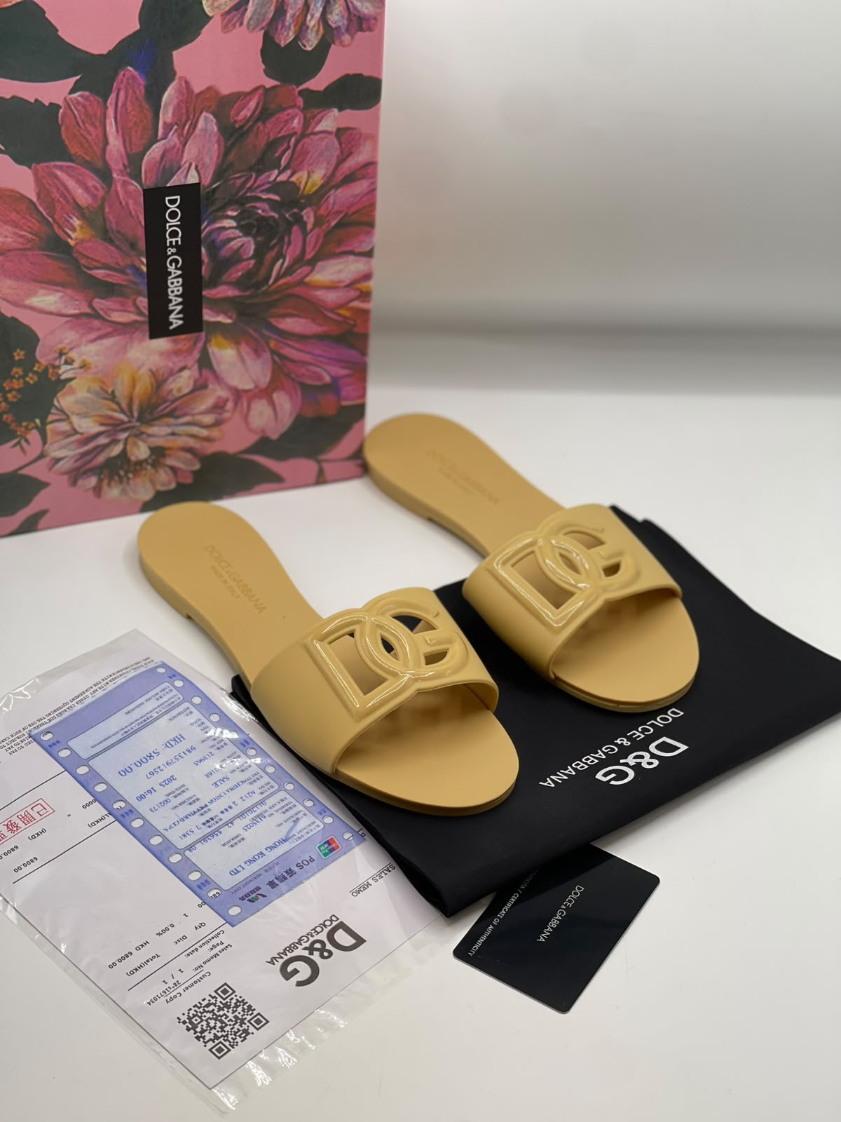 DOLACE &GABBANA
rubber slides