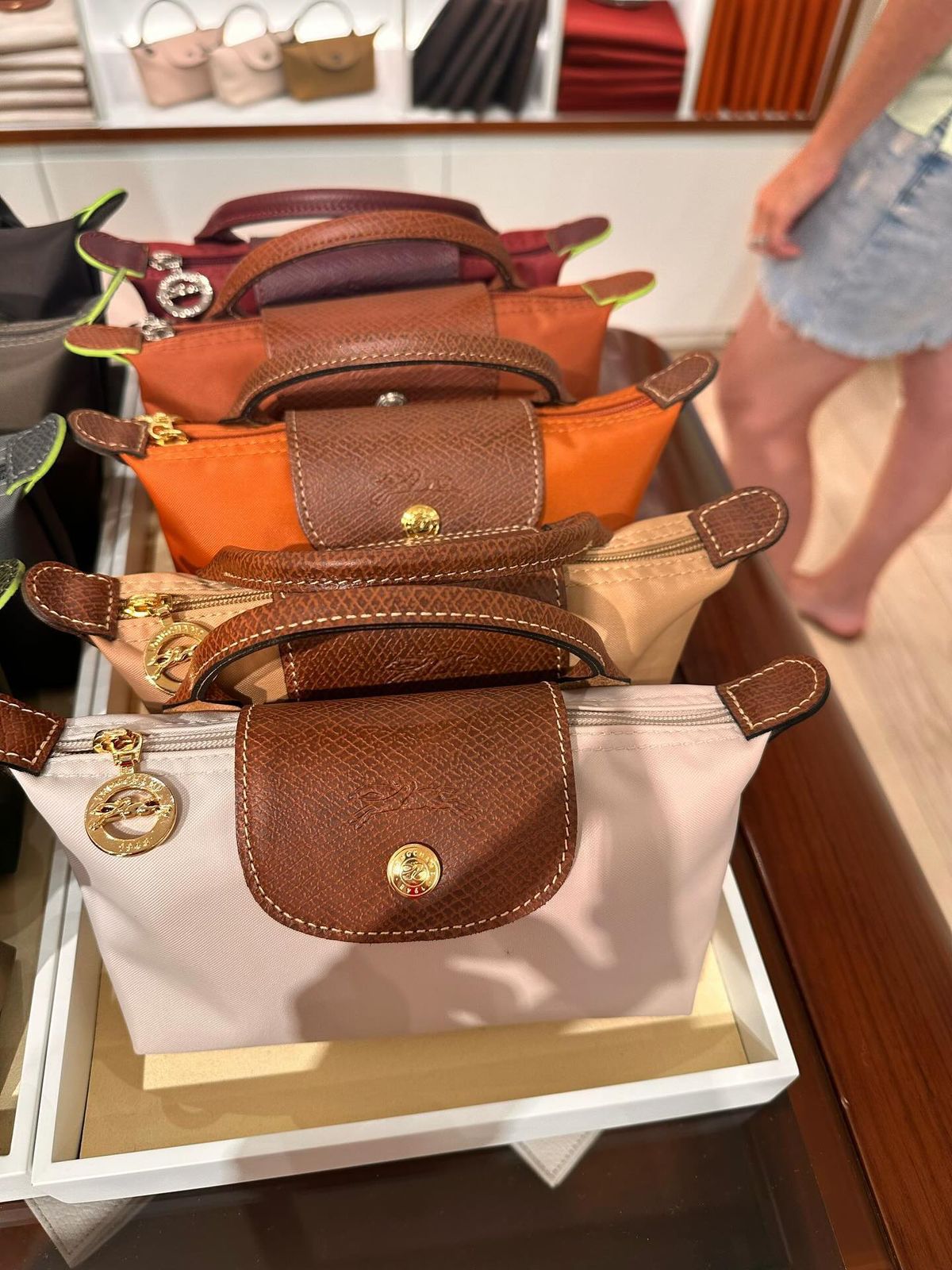 LONG CHAMP
LE PLIAGE POUCH WITH HANDLE