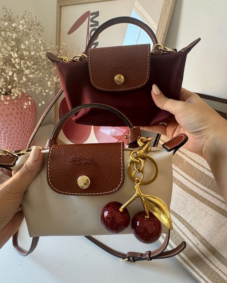 LONG CHAMP
LE PLIAGE POUCH WITH HANDLE