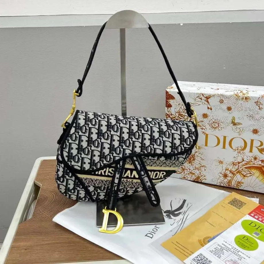 *Christian Dior*