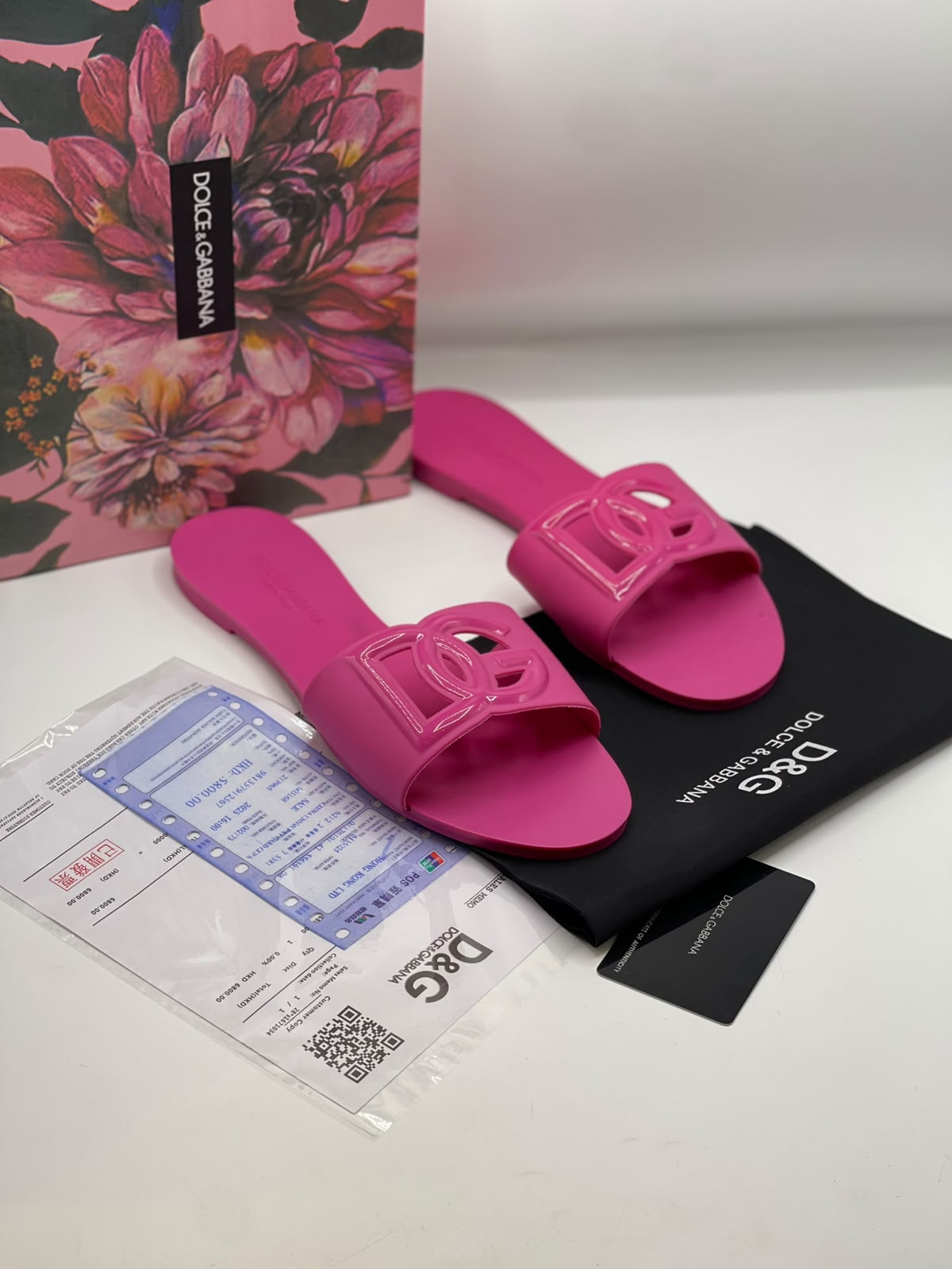 DOLACE &GABBANA
rubber slides