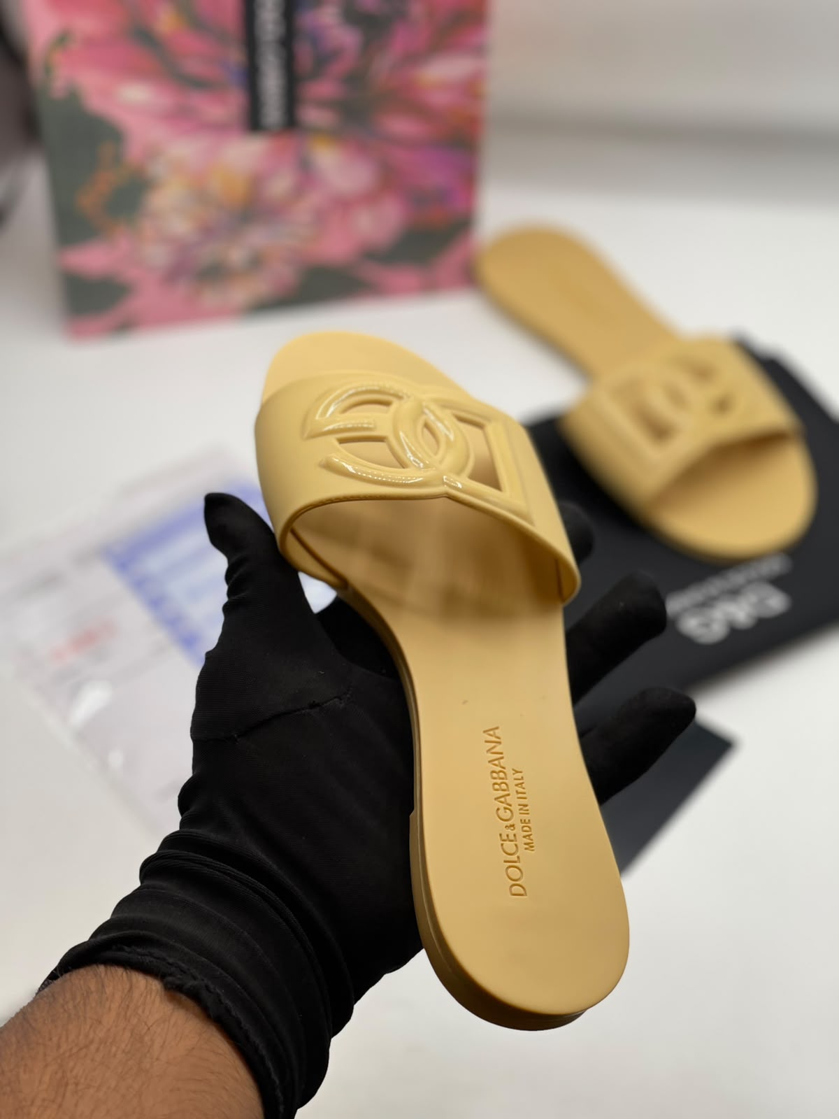 DOLACE &GABBANA
rubber slides