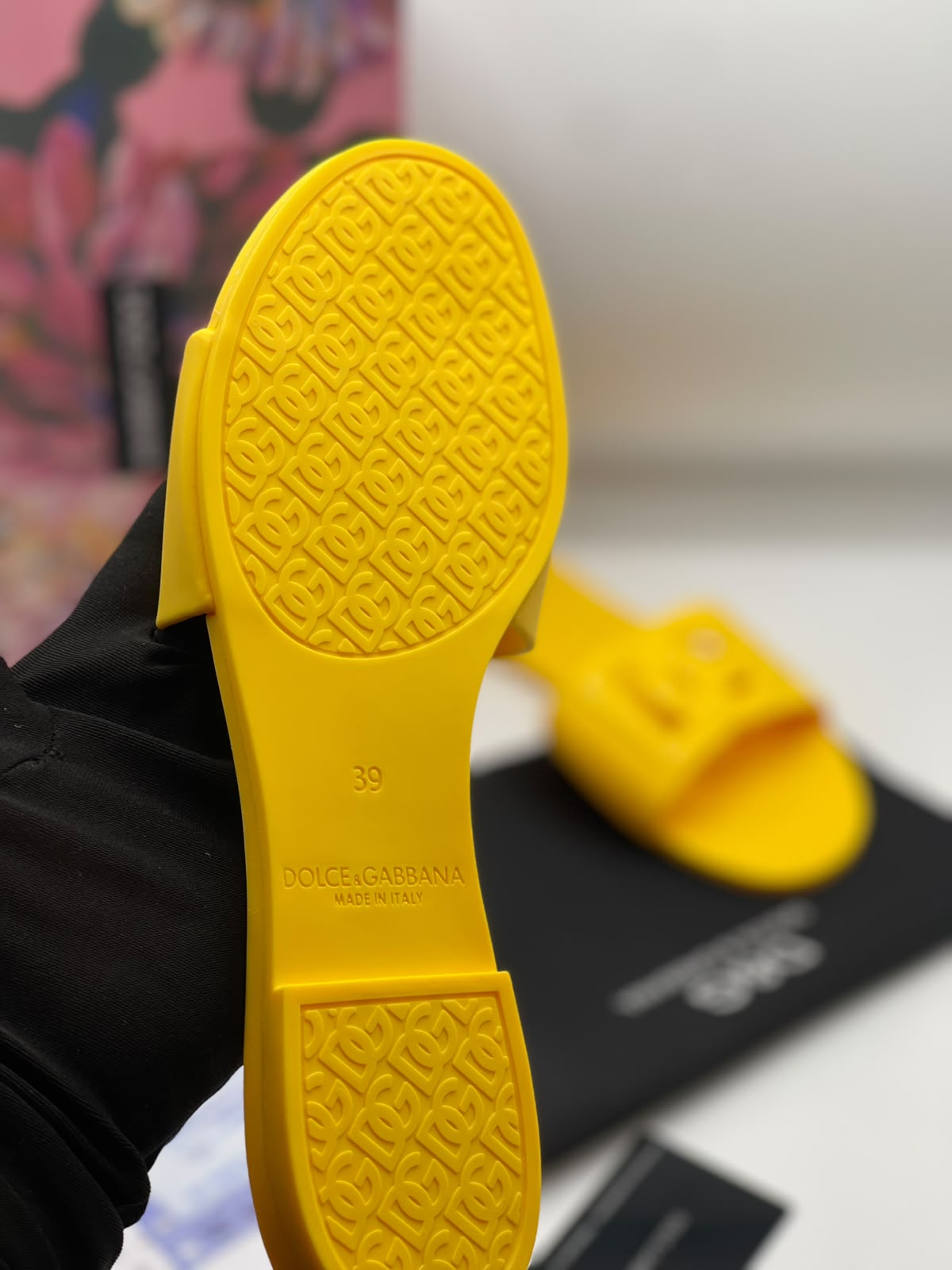 DOLACE &GABBANA
rubber slides