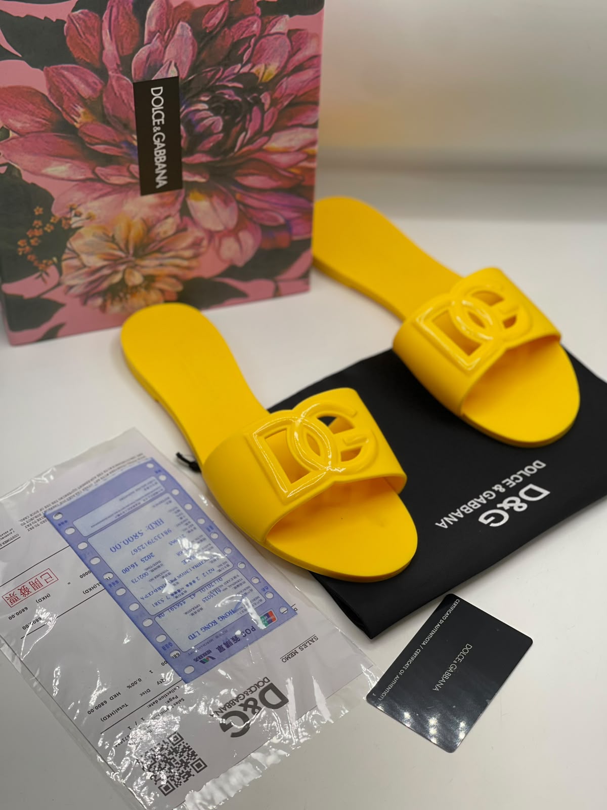 DOLACE &GABBANA
rubber slides