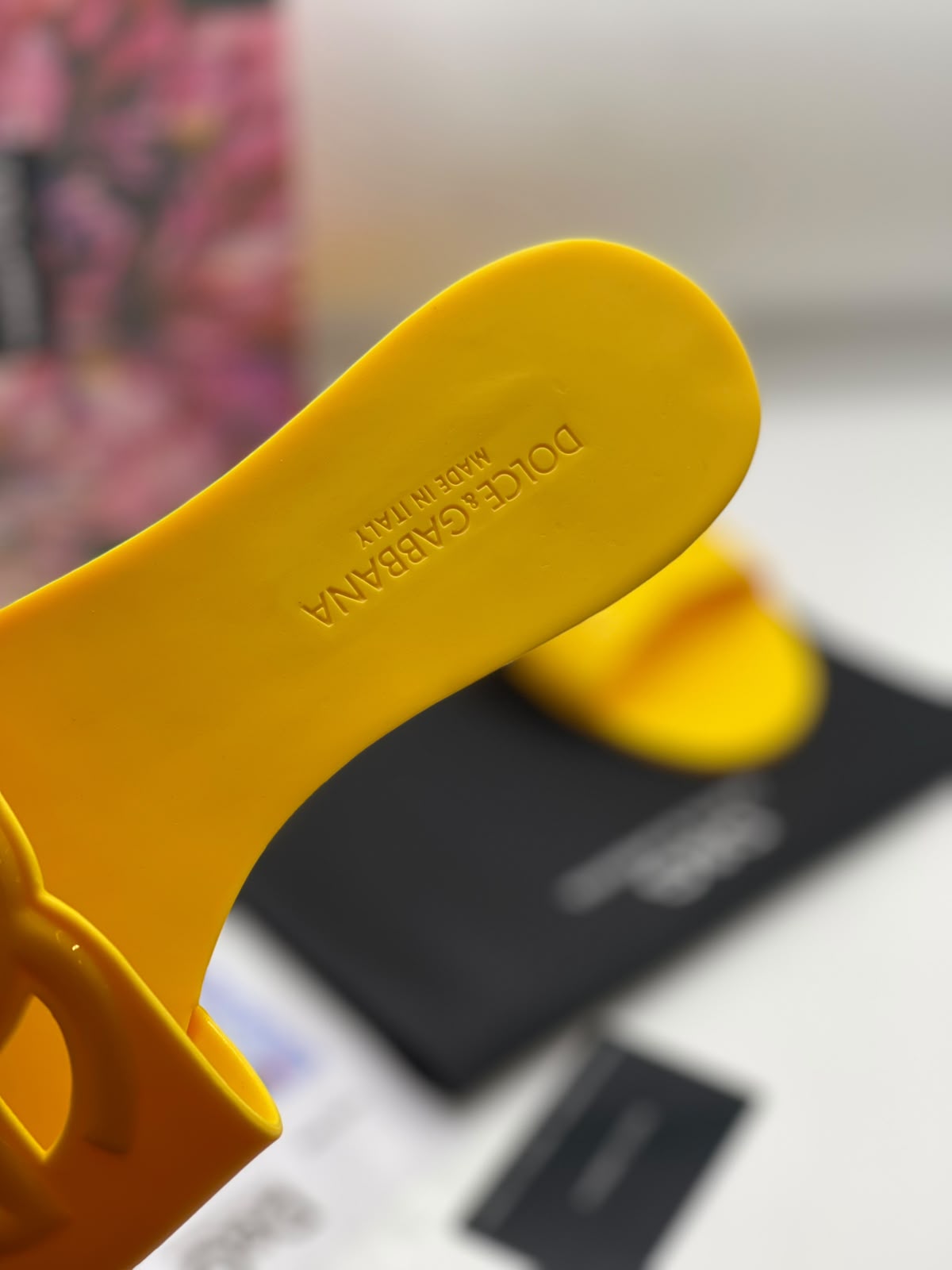 DOLACE &GABBANA
rubber slides