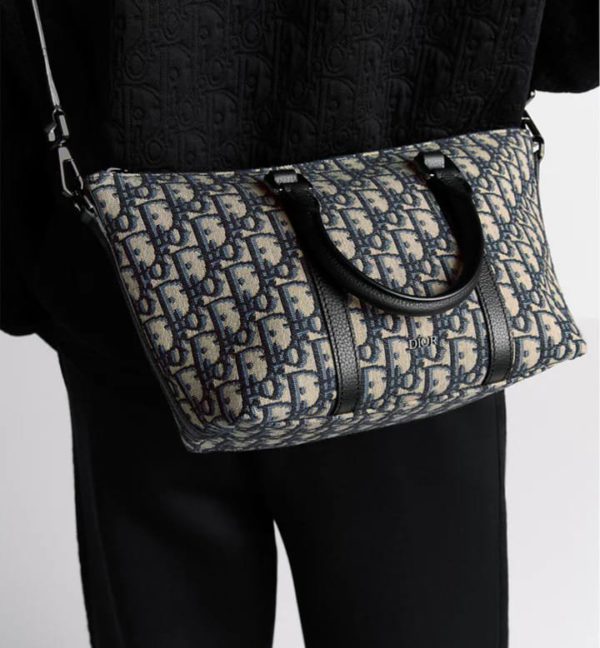 CHRISTIAN DIOR
WEEKENDER 25